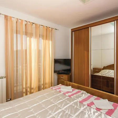 3 Bedroom In Apartment *