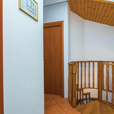 Apartment 3 Bedroom In *