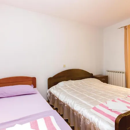Apartment 3 Bedroom In *