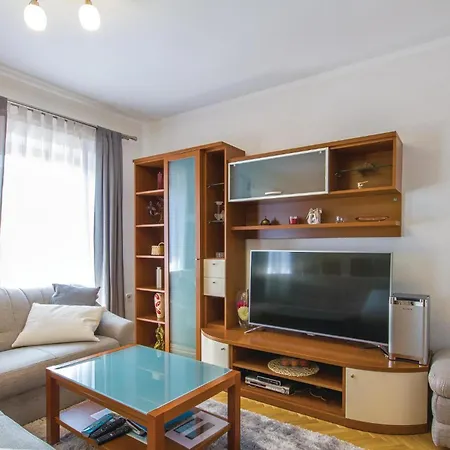 3 Bedroom In Apartment Cavle