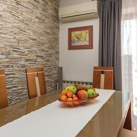 3 Bedroom In Apartment *