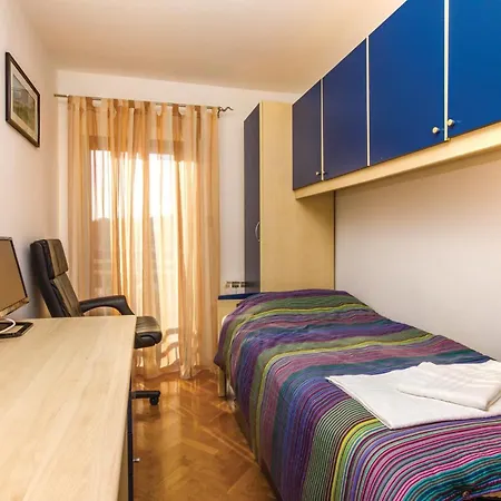 Apartment 3 Bedroom In *